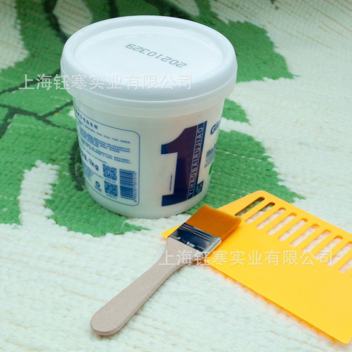 Tufting machine glue white glue woodworking white glue gun weaving carpet  tufting grab suitable glue to send brush scraper