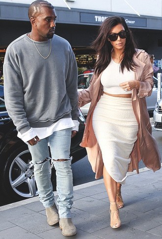 kanye west wearing chelsea boots