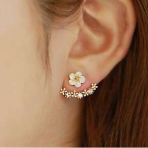 【HYEONK】HYEON.K DAISY EARRING (SMALL) Amazon.com: Cute Daisy Flower Hoop Earrings for Women Mini