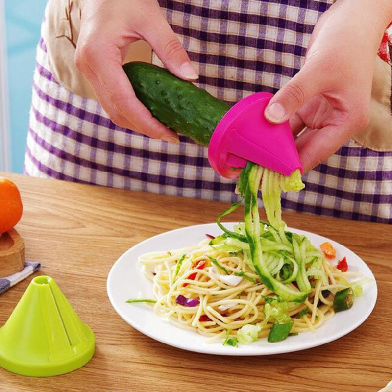 Spiral decorative vegetable peeler